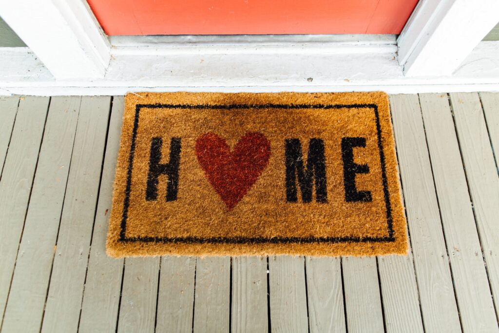 Door mat that says home.